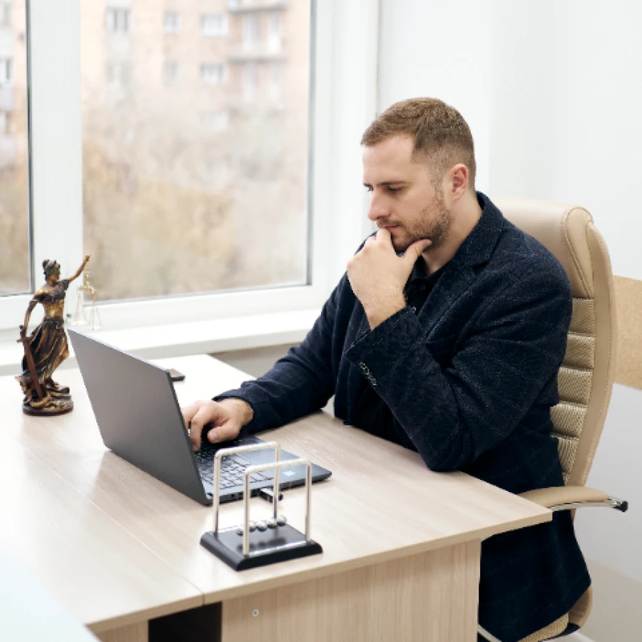 Юрист Мезенцев Михаил